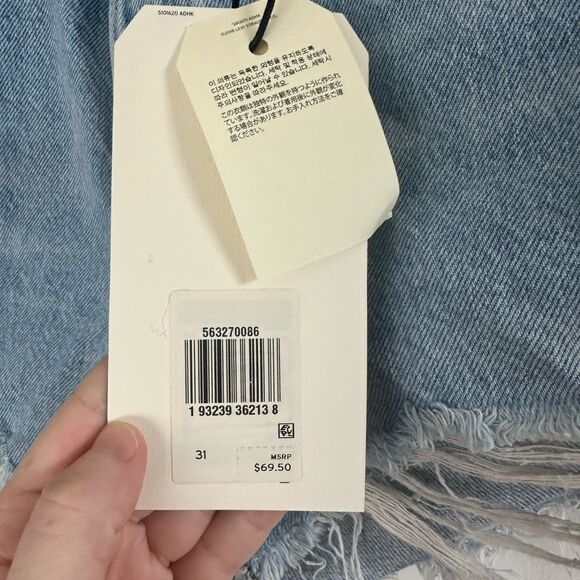 Levi’s Women’s 31 Button Fly Denim Shorts New NWT Premium - Picture 2 of 7